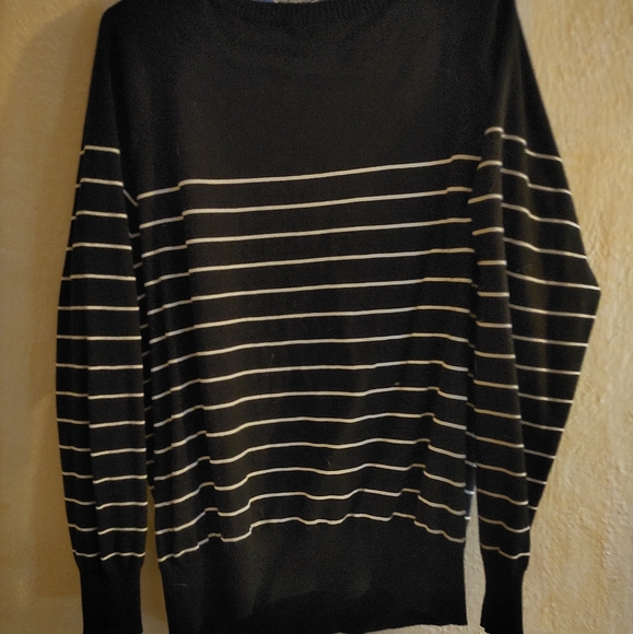 Torrid sweatshirt - Picture 2 of 3